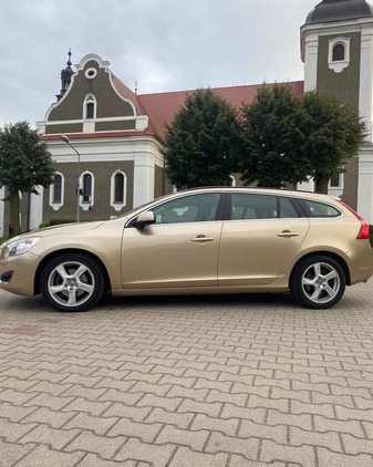 Volvo V60 cena 33700 przebieg: 305123, rok produkcji 2011 z Gdynia małe 121